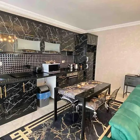 Cheerful 2 Bedroom Private With Pool *