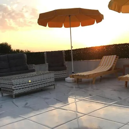 Cheerful 2 Bedroom Private With Pool *