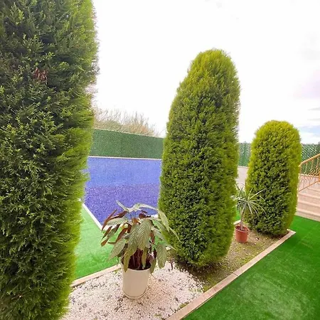 Cheerful 2 Bedroom Private With Pool بيت للعطل *