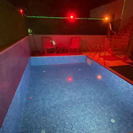 Cheerful 2 Bedroom Private With Pool بيت للعطل *