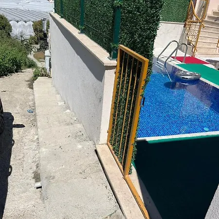 بيت للعطل Cheerful 2 Bedroom Private With Pool