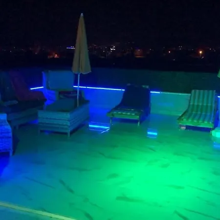 Cheerful 2 Bedroom Private With Pool *