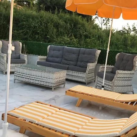 بيت للعطل Cheerful 2 Bedroom Private With Pool